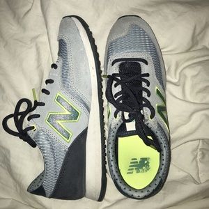 New balance tennis shoes